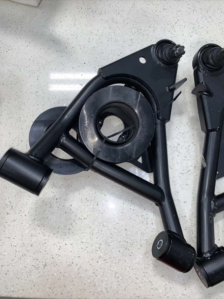 Summit Racing ‘78-‘88 GM “G” Body Front Lower Control Arms, Pair #SUM-770242 - Image 2 of 4