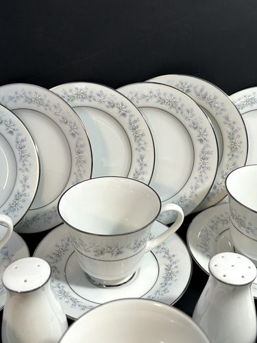26 Piece Set Of Noritake Contemporary Fine China Marywood 2181 - Imagen 4 de 13