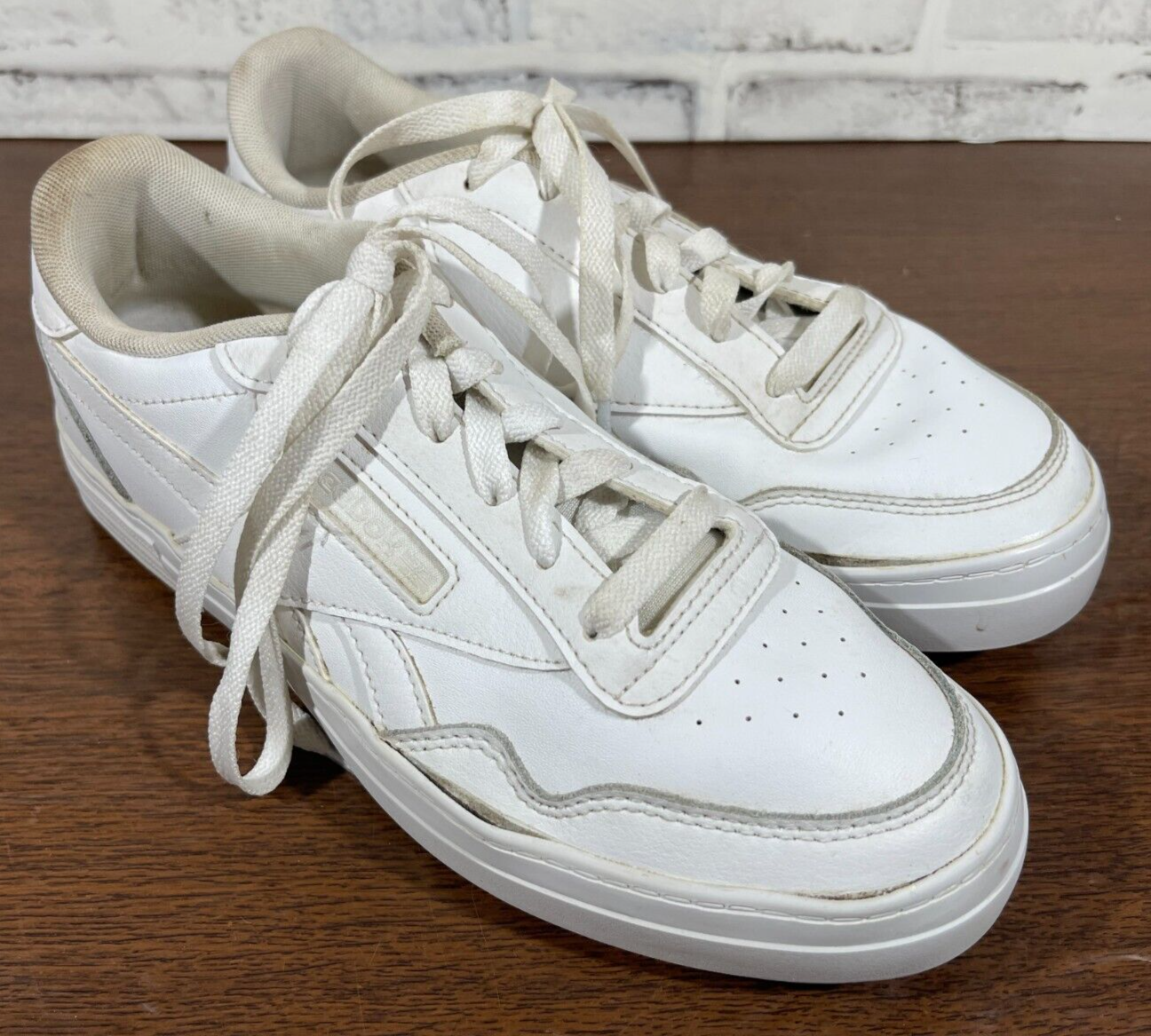 Reebok Womens White Leather Lace Up Sneakers Size 8.8 H00680