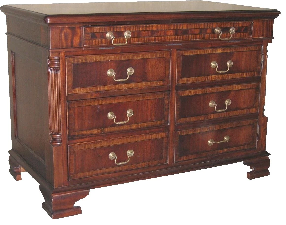 Традиционные латунные серванты, буфеты и тележки