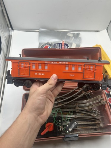 Vintage Lot 3 Lionel Trains Numbers Sp16040 16630 8705 Box Cars With Track Case - Picture 3 of 8