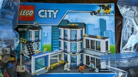 LEGO City Police Station 60141 Complete Set Police Theme 894 Pieces 2017