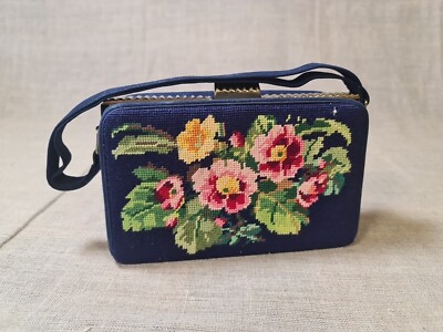 Vintage women's bag from the 1940s-50s with flowers embroidered on the 