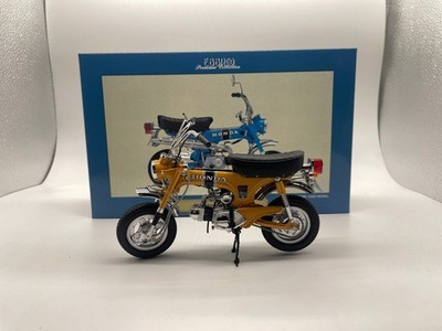 Ebbro 1:10 Scale DieCast Model Dax Honda ST50 1969 Motorcycle Gold