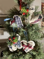 PRIMITIVE CHRISTMAS QUILTED ORNAMENTS /BOWL FILLERS SET OF 4 (B)