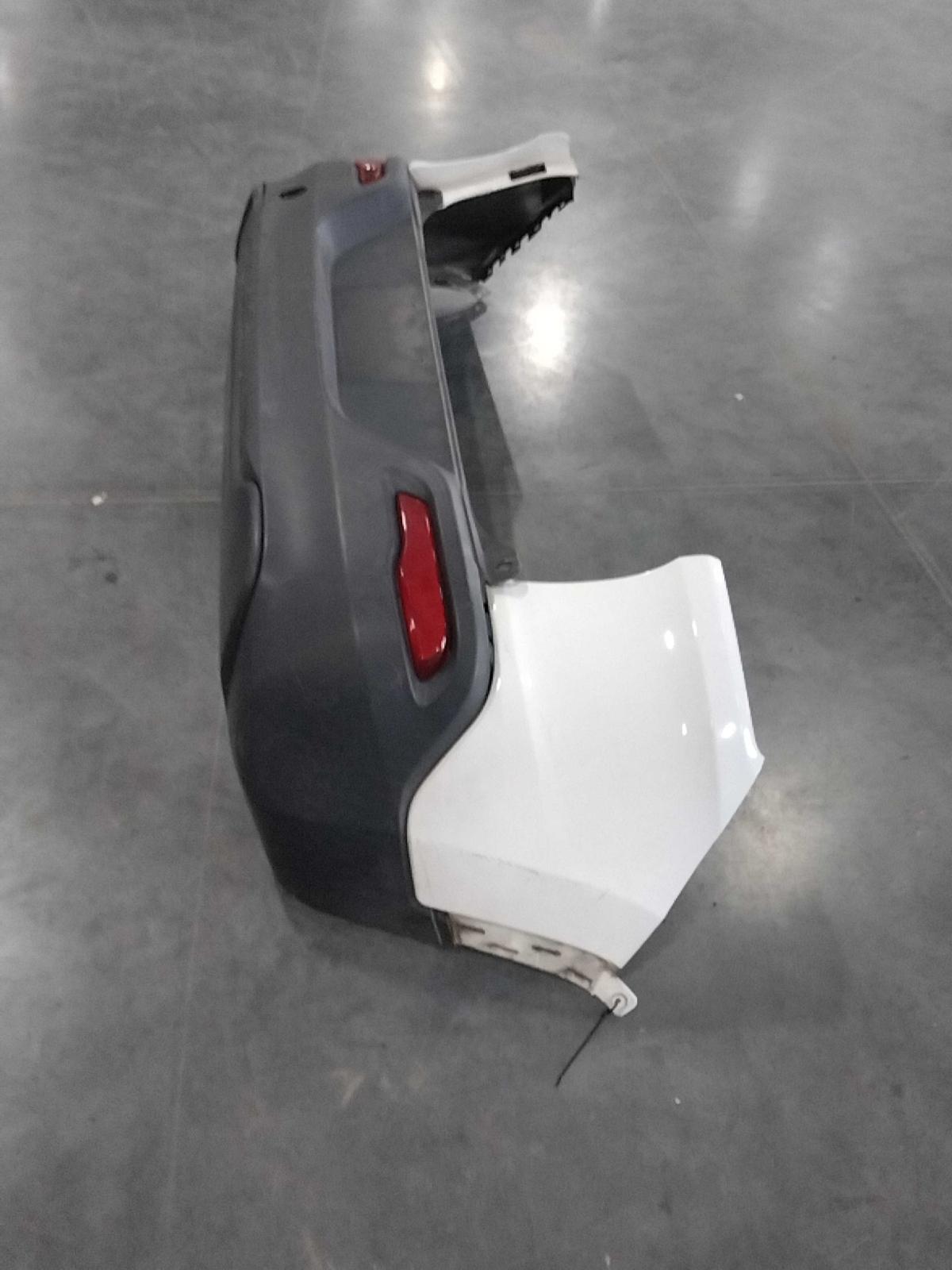 2015 Jeep Cherokee OEM White Bumper Assembly - Used, Scratches, 141k Miles