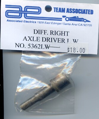 RARE VINTAGE ASSOCITAED # 5362LW   Light Weight DIFF RIGHT AXLE DRIVER  NIP