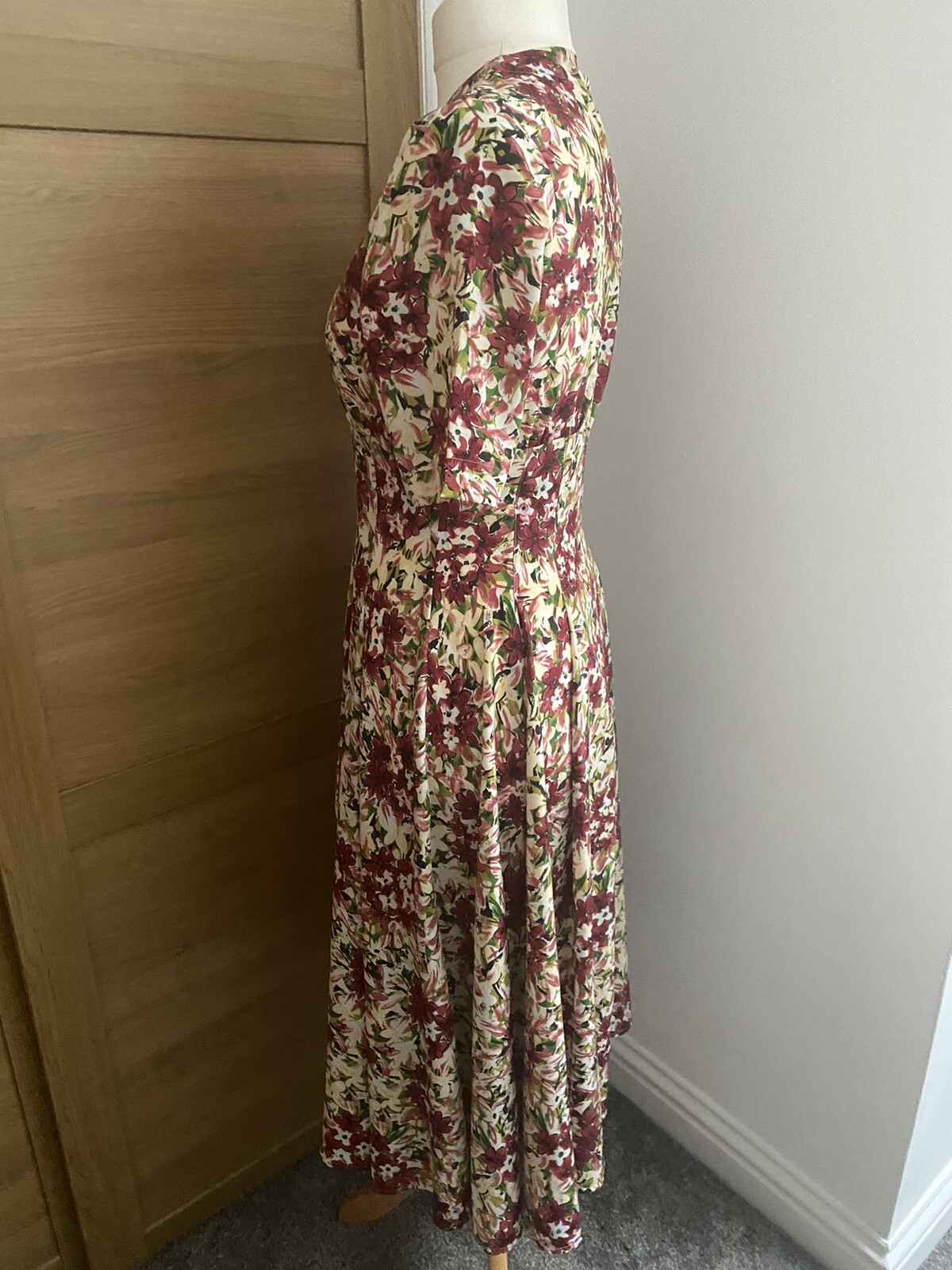 Cream & Red Vintage Floral Print Fit & Flare Tea Dress Size 12 eBay