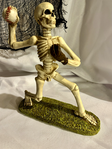 Halloween Ghoulish 11,5 Baseballspieler mit Handschuh Skelett Figur Totenkopf Harz 11"