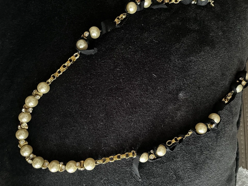 J.Crew New Vintage Black Ribbon Cream 人造珍珠水钻金色领带项链 — 第 2/4 张图片