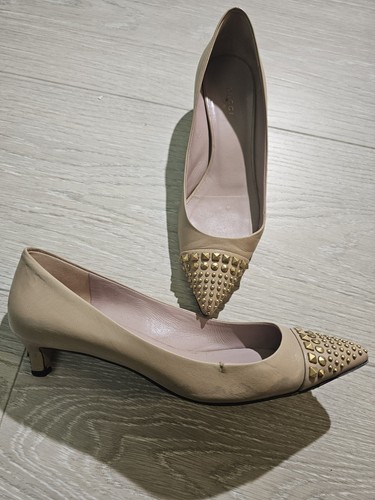 Authentic Gucci Beige Leather Studded Cap Toe Pump Heels Size EU 38.5 - Picture 8 of 18