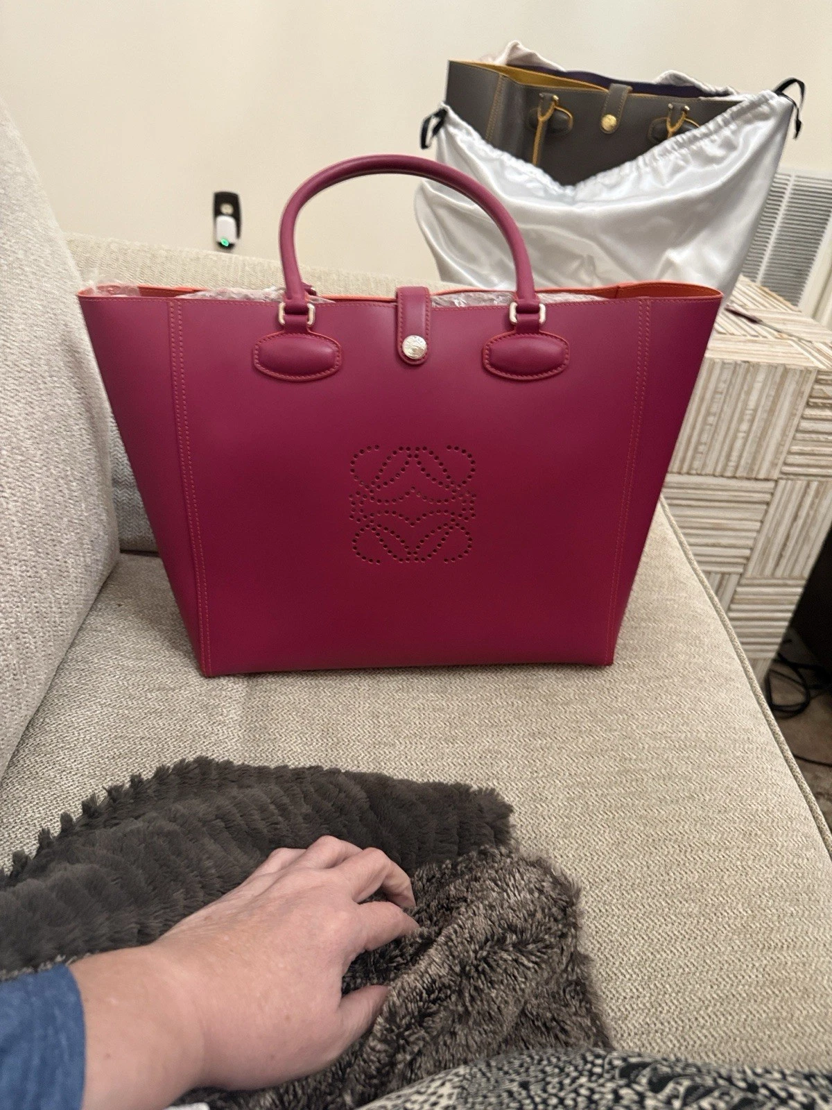 Loewe — LOEWE Anagram Tote bag Leo Calf Leather Pink in Excellent Condition w/ Pouch