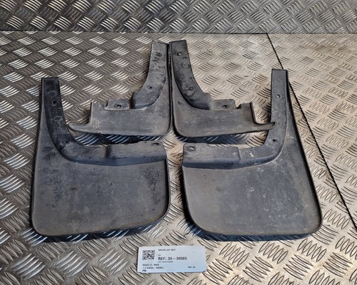 Isuzu D-max 2022 Schmutzfänger Set GRAU