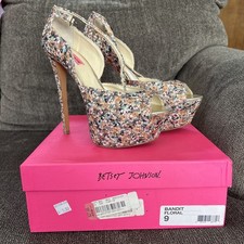 Betsey Johnson  Bandit  Floral Platform Heel Size 9