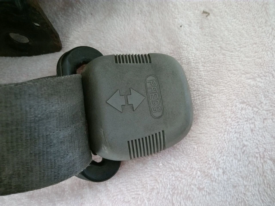 Juego de cinturón de seguridad delantero OBS Chevy GMC C1500 K1500 1995-1998 cabina única gris OEM GM Foto 4 de 4