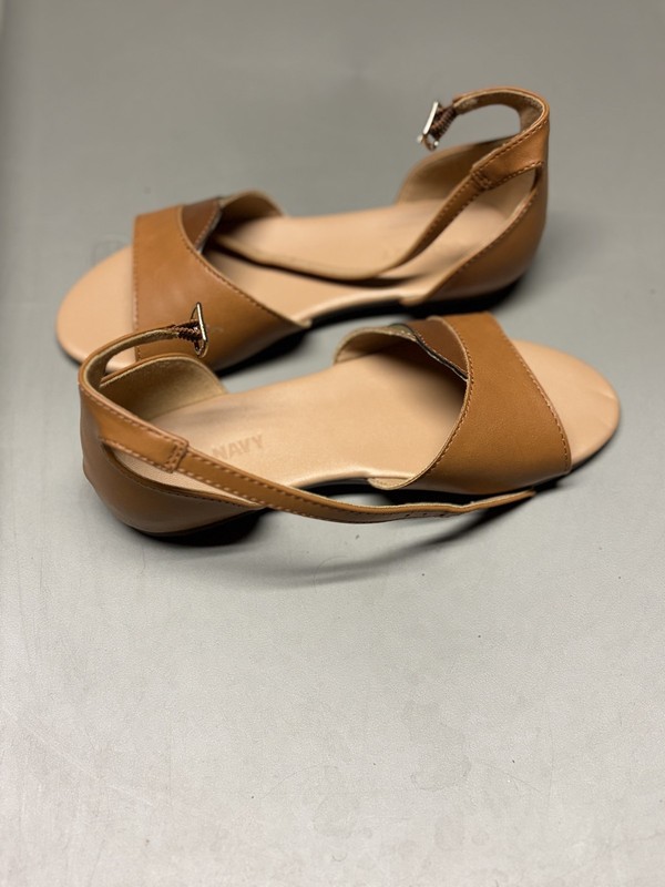 Old Navy Brown Leather Girls Slip On Shoes Size 1