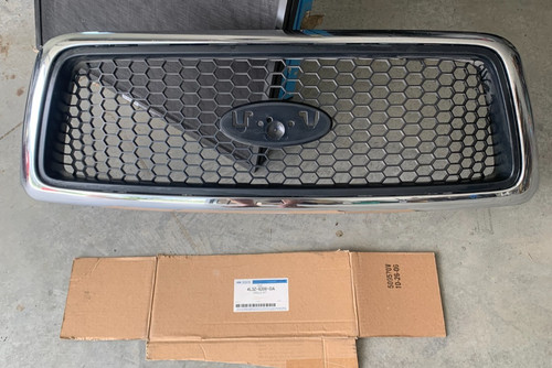 NOS OEM 2004-2008 Ford F150 Truck Grille Honeycomb Chrome Surround  4L3Z-8200-DA