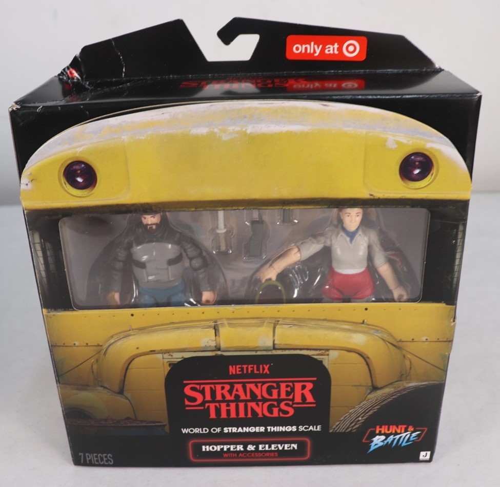 Netflix Stranger Things Hopper & Eleven Hunt Battle Figure 3.75