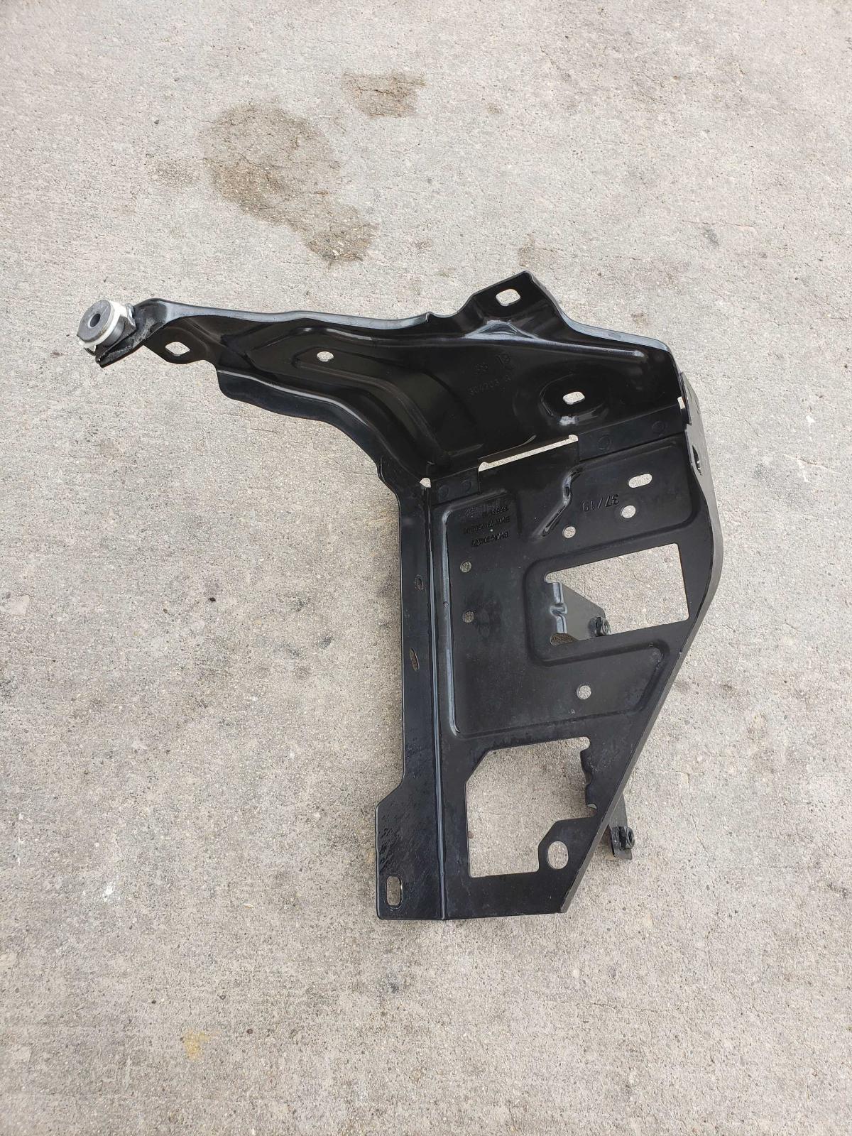16 17 18 19 20 21 22 BMW X1 Right Headlight Mounting Bracket ID# 7342502