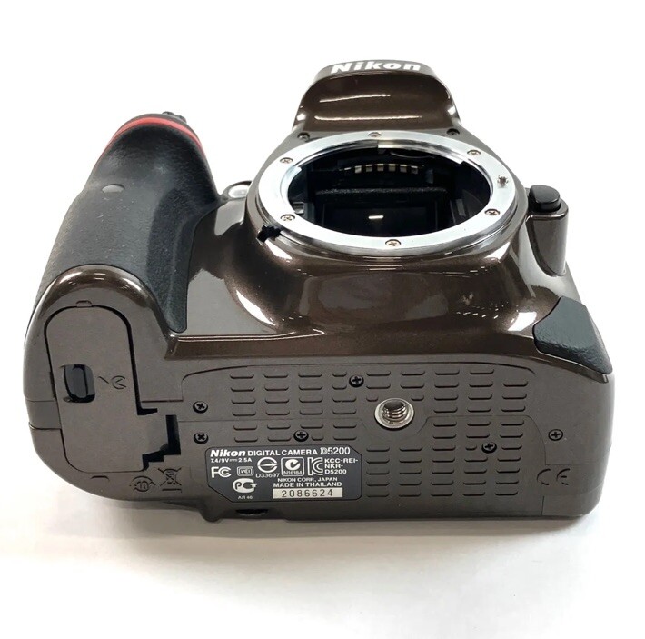 Nikon D5200【sisisi】 Nikon D5200 vs Zeiss ZX1 Comparison Review