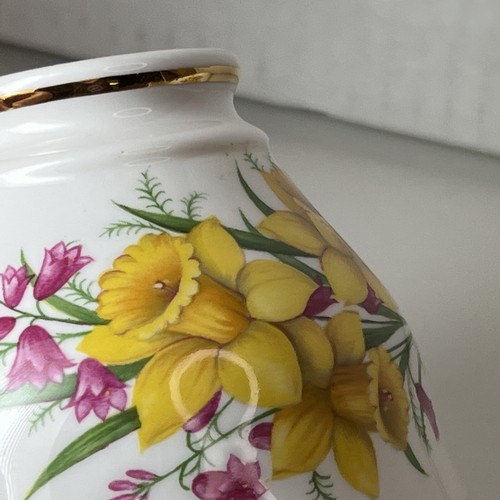 Taza de té y platillo narcisos amarillos taza de té vintage Clare Bone China England - Imagen 14 de 16
