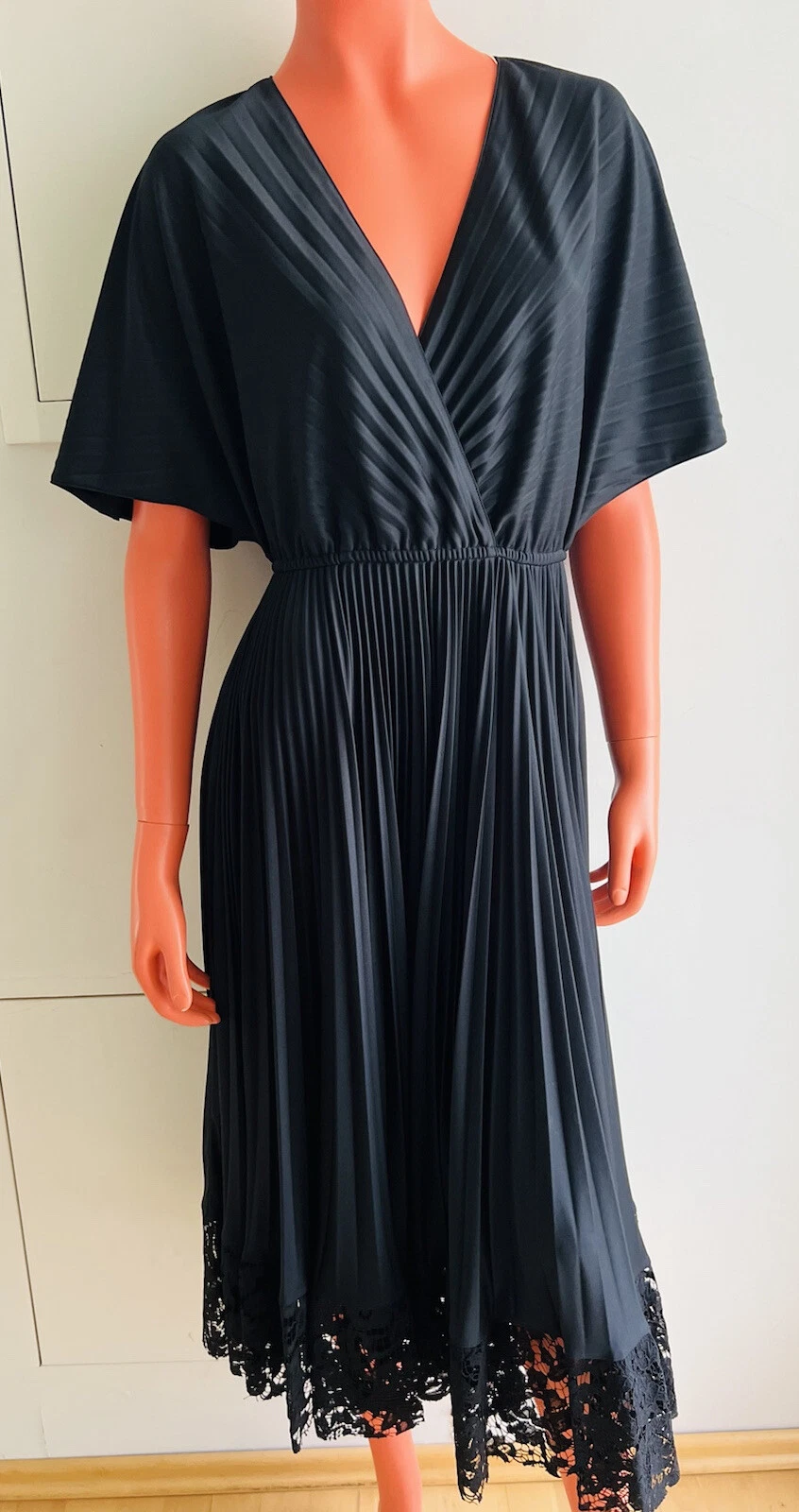 Abito plisee Valentino con pizzo nero taglia XS LP: 1.999 EU NUOVO
