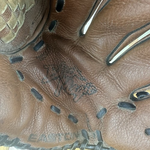 Easton Black Magic Leather BMX 125 Baseball & Softball 12" Glove RHT - Picture 7 of 11