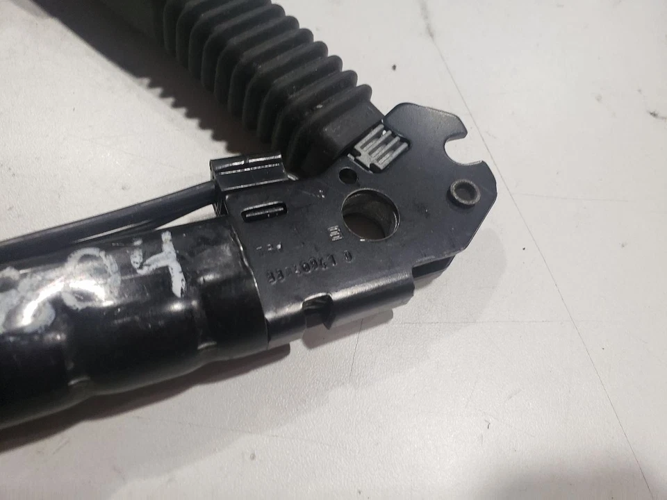 Front Right Seat Belt Buckle - 2015 BMW 328I F30 - 12-18 OEM 7259388 - Image 3 of 4