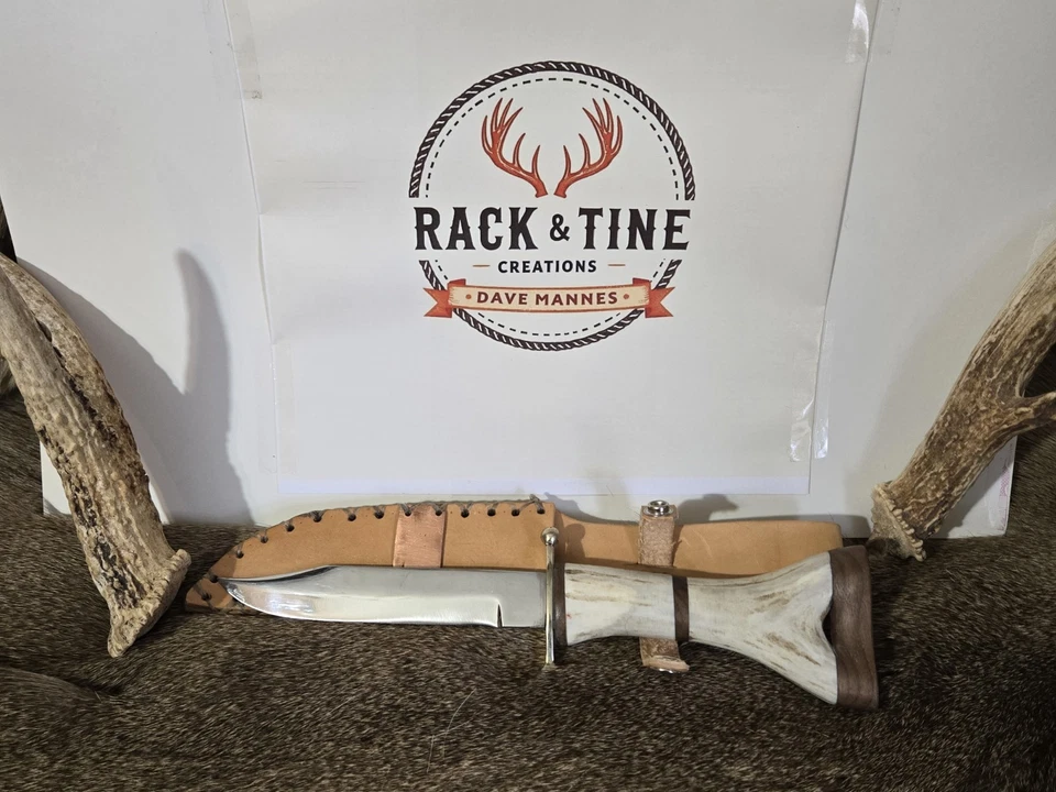 HERMOSO CUCHILLO DE CAZA CON CUERNO DE CIERVO HECHO A MANO HOJA DE CARBONO CON FUNDA 12"  Foto 2 de 4