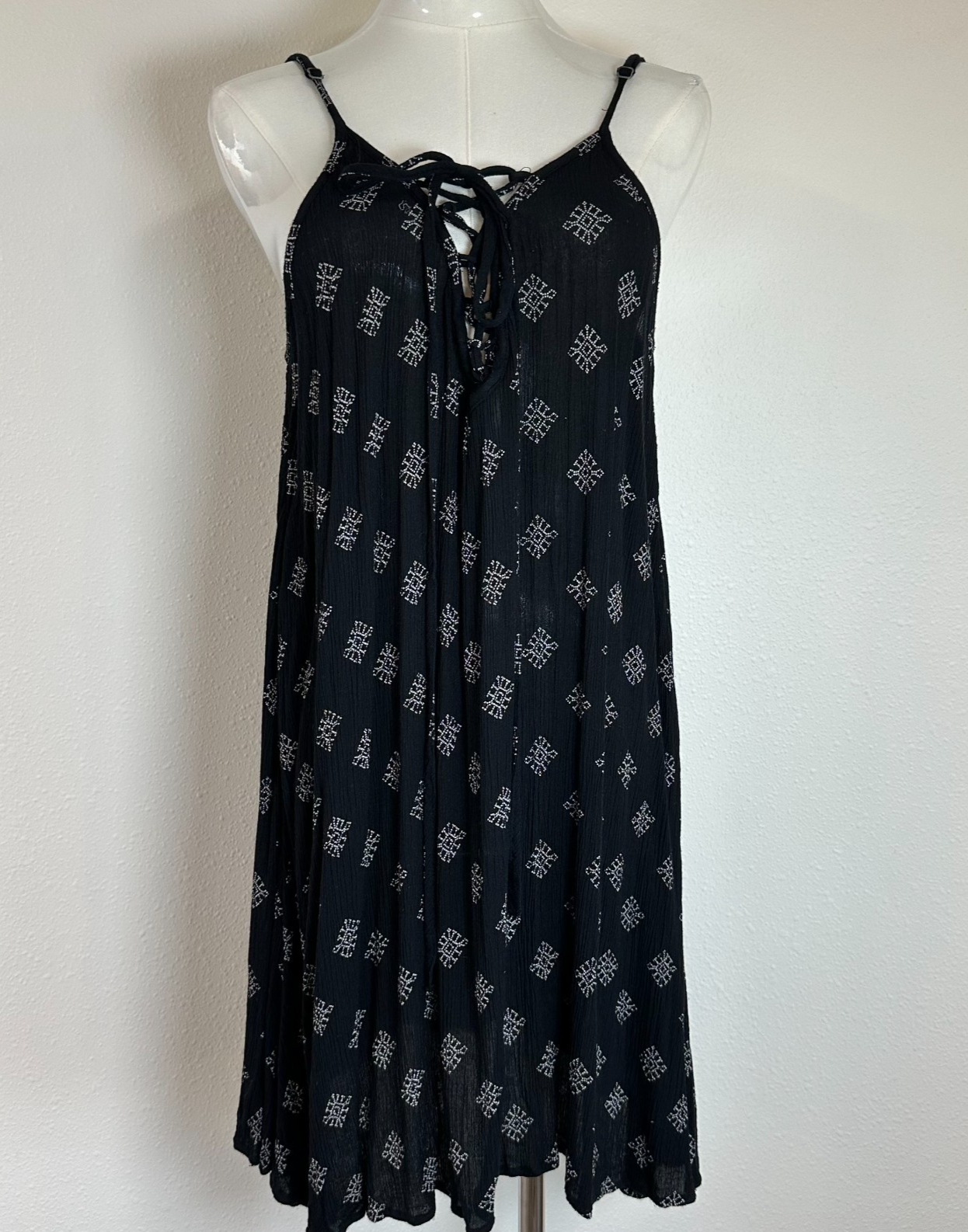 Roxy Boho Lace Up Midi Dress Black White Crinkle Viscose Beach Summer S