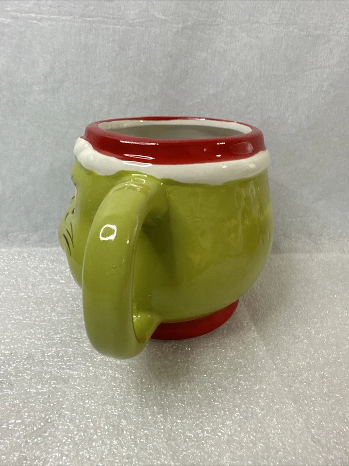 Dr. Seuss El Grinch 3D Esculpido Verde 16 Oz. Taza de café de cerámica 2022 Foto 2 de 4