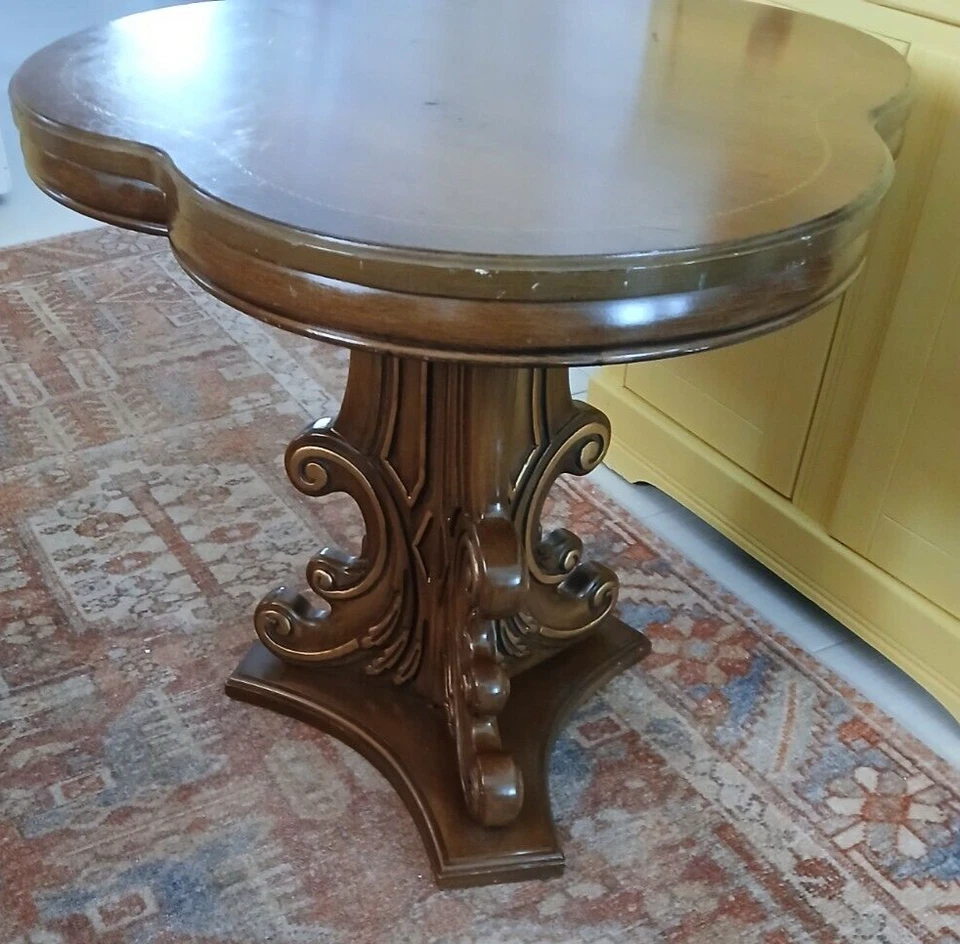 Mesa de pedestal con tapa de trébol estilo único vintage Foto 2 de 4