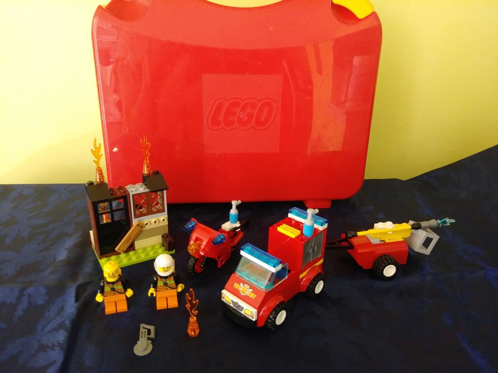 LEGO JUNIORS 10740 FIRE PATROL SUITCASE