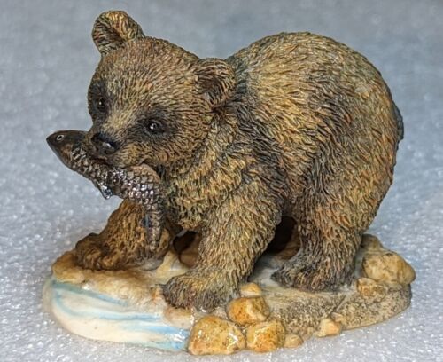 Enesco 2.5" Long Bear Cub Fishing Vtg  1998 Figurine The Animal World Collection - Picture 1 of 13