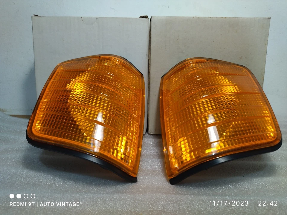 Par de luzes de seta Mercedes-Benz W201 190E NOS direita e esquerda fabricadas na Itália - Imagem 4 de 4