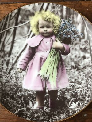 Vintage Hamilton Deko Teller ''Charming'' 20er Jahre kleines Mädchen mit Bluebells