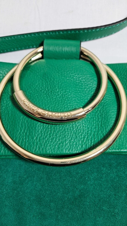 Б/у Vince Camuto зеленый кожаный кошелек золотой акценты большой Livy через плечо - Изображение 2 из 4