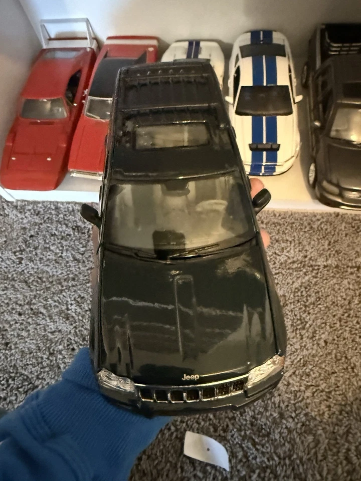 Jeep Grand Cherokee 2005 escala 1/18 MAISTO VERSIÓN VERDE OSCURO RARO Foto 2 de 4