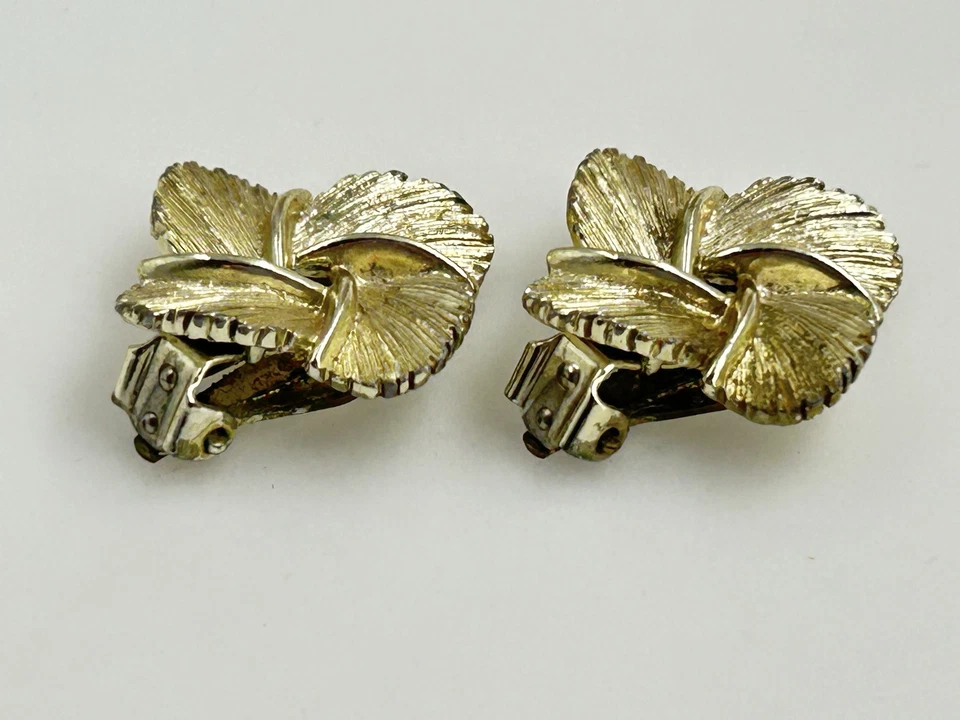 Pendientes Lisner Vintage Clip On Floral Tono Dorado 1 Pulgada Declaración Foto 3 de 4