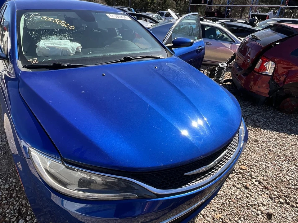 Used Hood fits: 2015 Chrysler 200 Sdn Grade C Foto 2 de 4