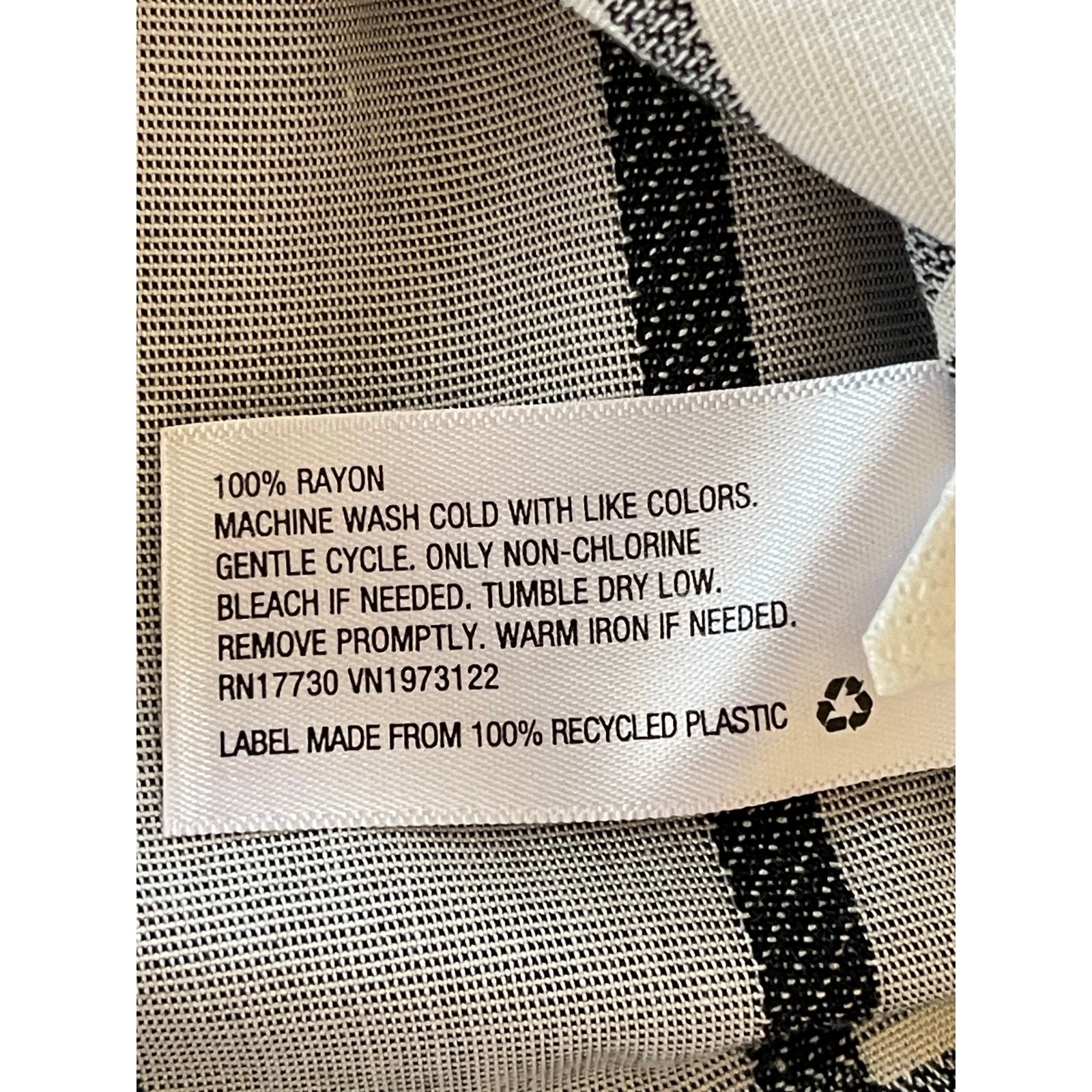 Universal Thread Woman’s Rayon Button Down Shirt … - image 6