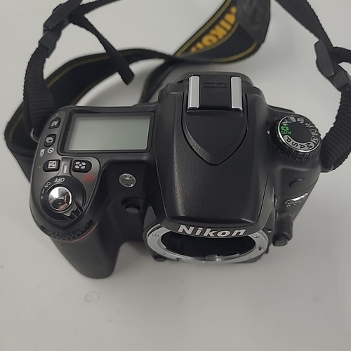 READ Nikon D80 Digital SLR Camera Only Body Black Not Working For Parts - Picture 2 of 12