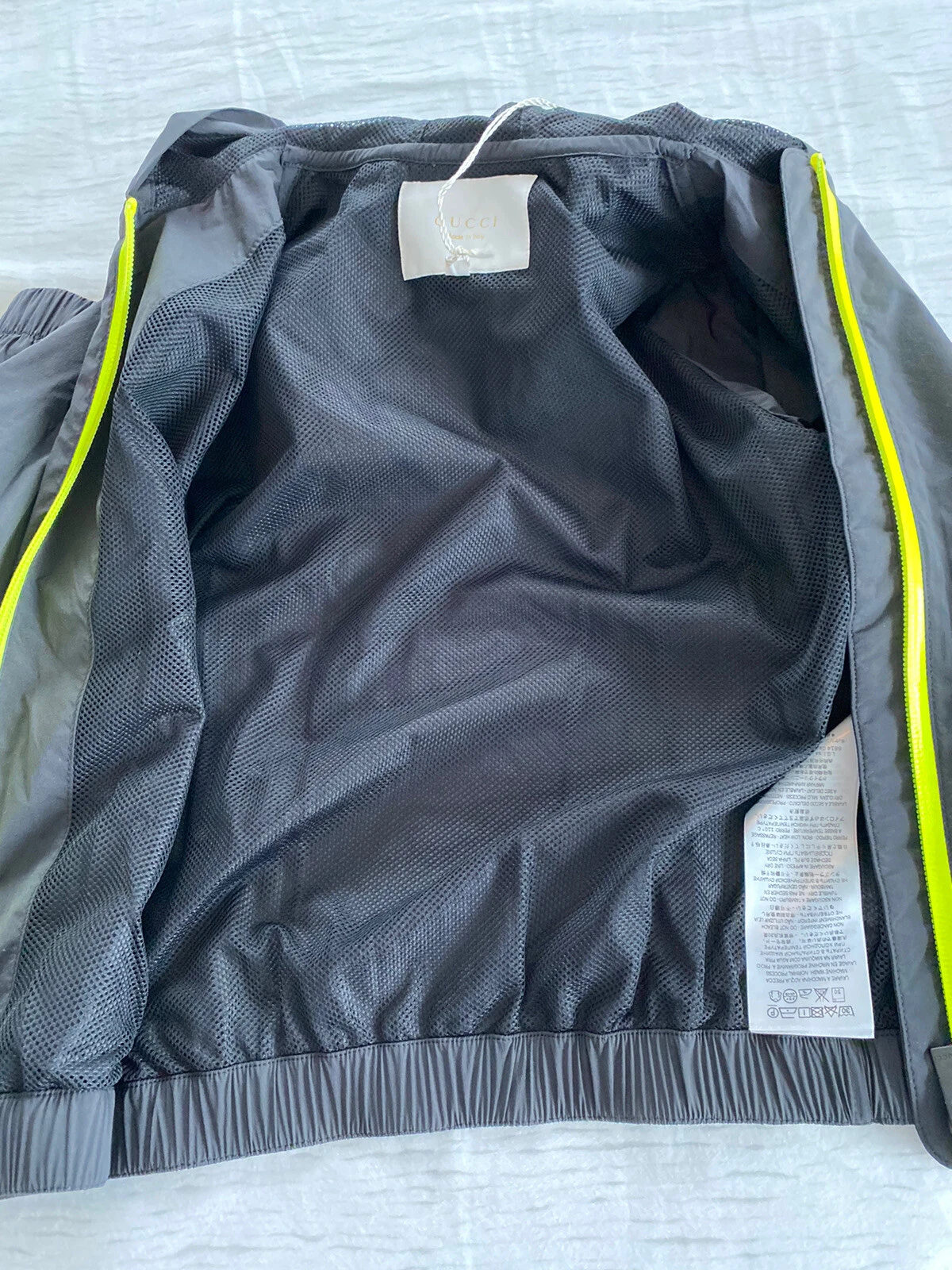 Autentica giacca leggera Gucci Rain ragazzo taglia 4T nera neon