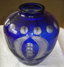 Superbe vase boule bleu Cobalt en cristal doublé bleu ce vase est magnifique