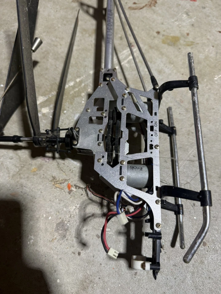 x2 22 Inches Dual Blade RC Helicopter  - Image 4 of 4