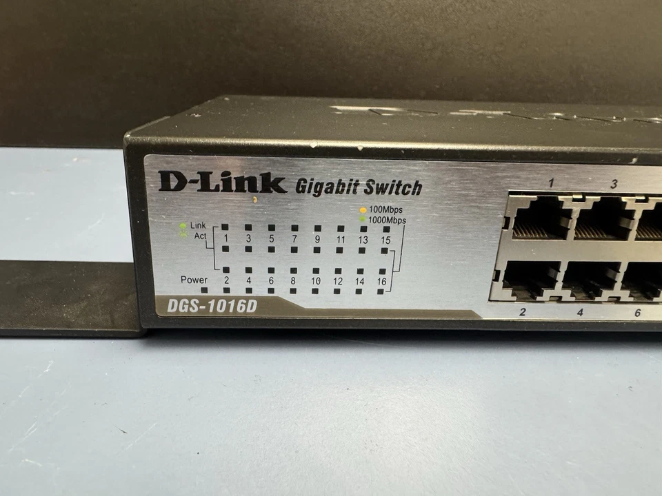 D-Link 16-Port Unmanaged Gigabit Ethernet Switch DGS-1016D - Image 2 of 4