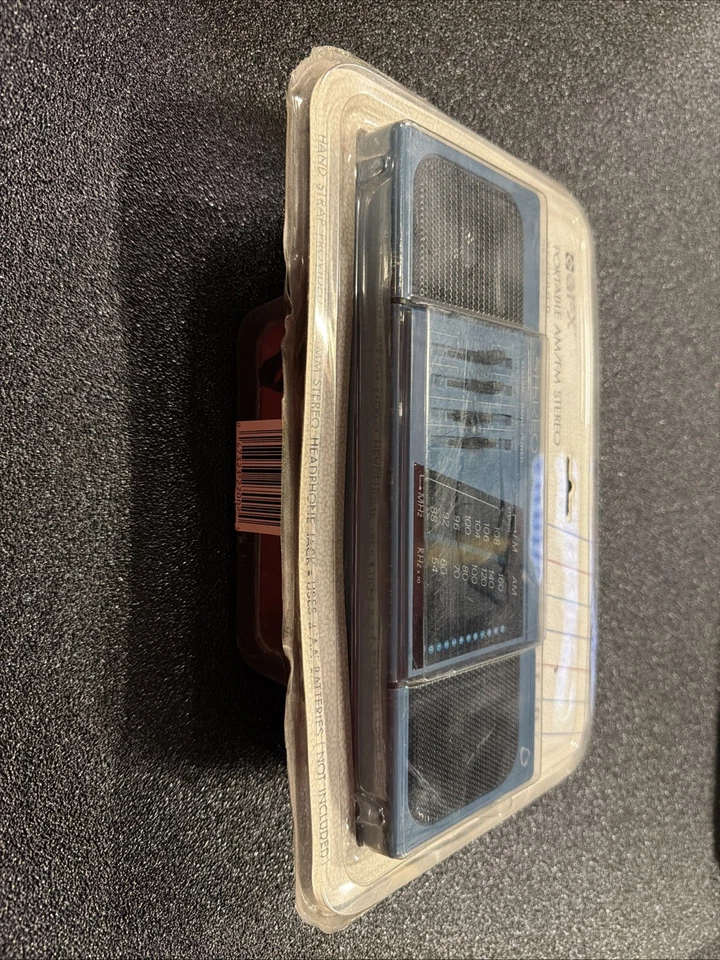 Vintage GPX AM/FM Stereo Receiver Mini Boombox Portable Radio Model A270 Blue - Image 2 of 3