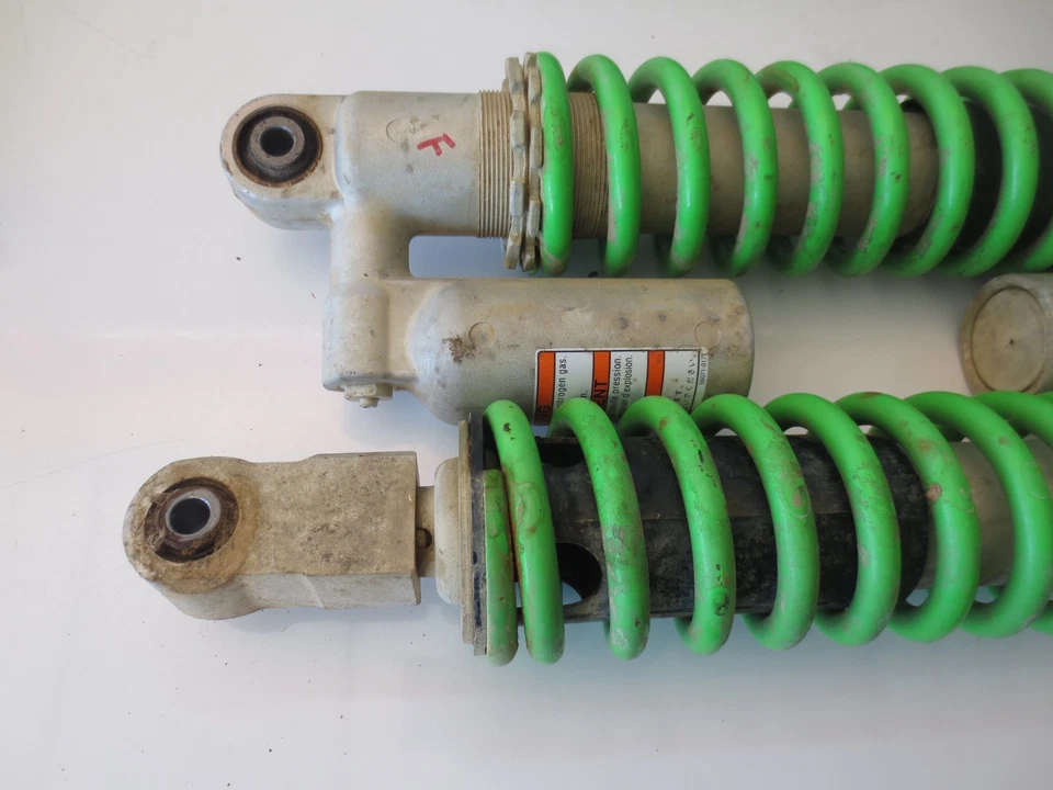 Kawasaki Teryx 750 2010 usado OEM par de amortiguadores delanteros Foto 2 de 3