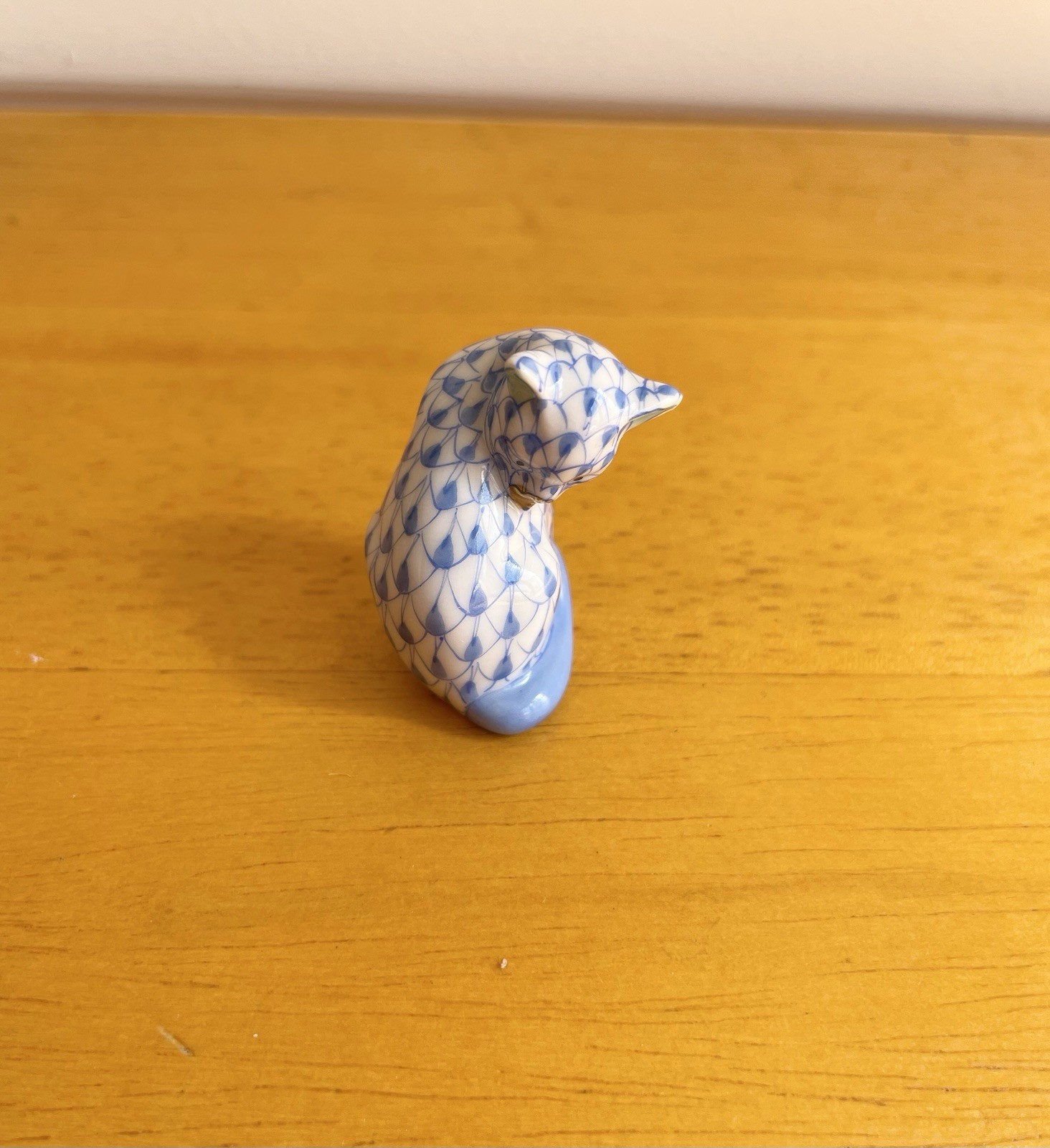 Mini 1&1/2” Cat Herend Hungary porcelain hand Decorated Blue Fishnet