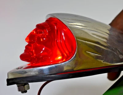 FEU D'AILE AVANT, style tête ROUGE pour MOTO INDIENNE ; Référence : 560007 - Photo 1/4